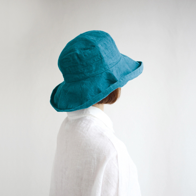 紫外線対策に便利なリネンハットマノンはお出かけや旅行に大活躍する
