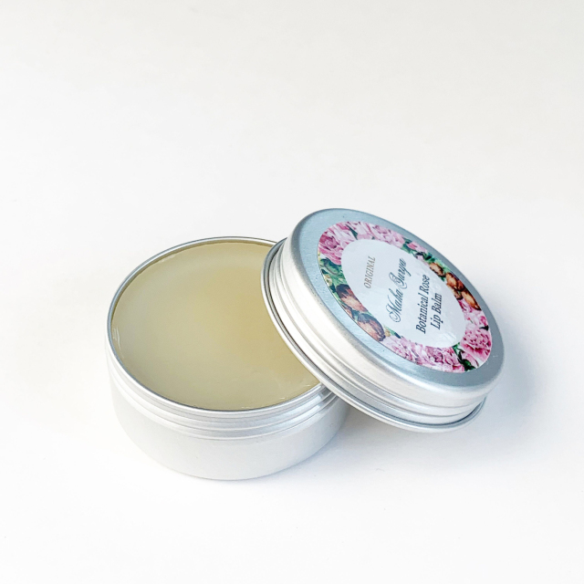 Maha Suryaボタニカルローズリップバームは唇に潤いを与えるたびに女性  