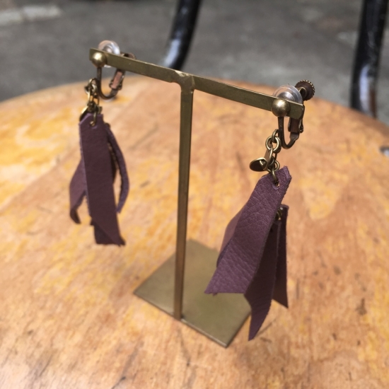 【50％OFF】harharhar  レザーとメタルのイヤリング