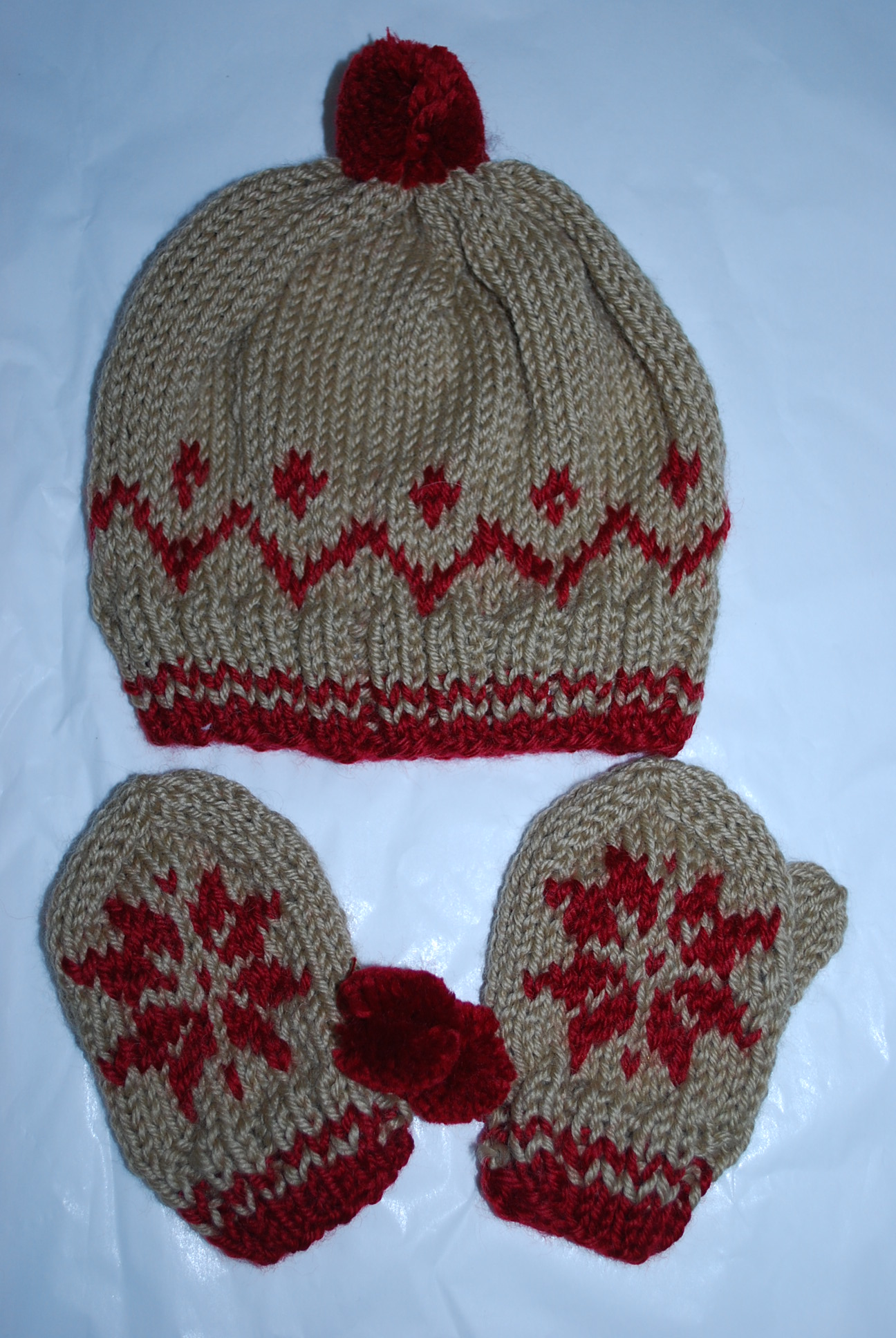 【80%OFF】aneka zephyr ニット帽＆ミトンのセット　ベージュ