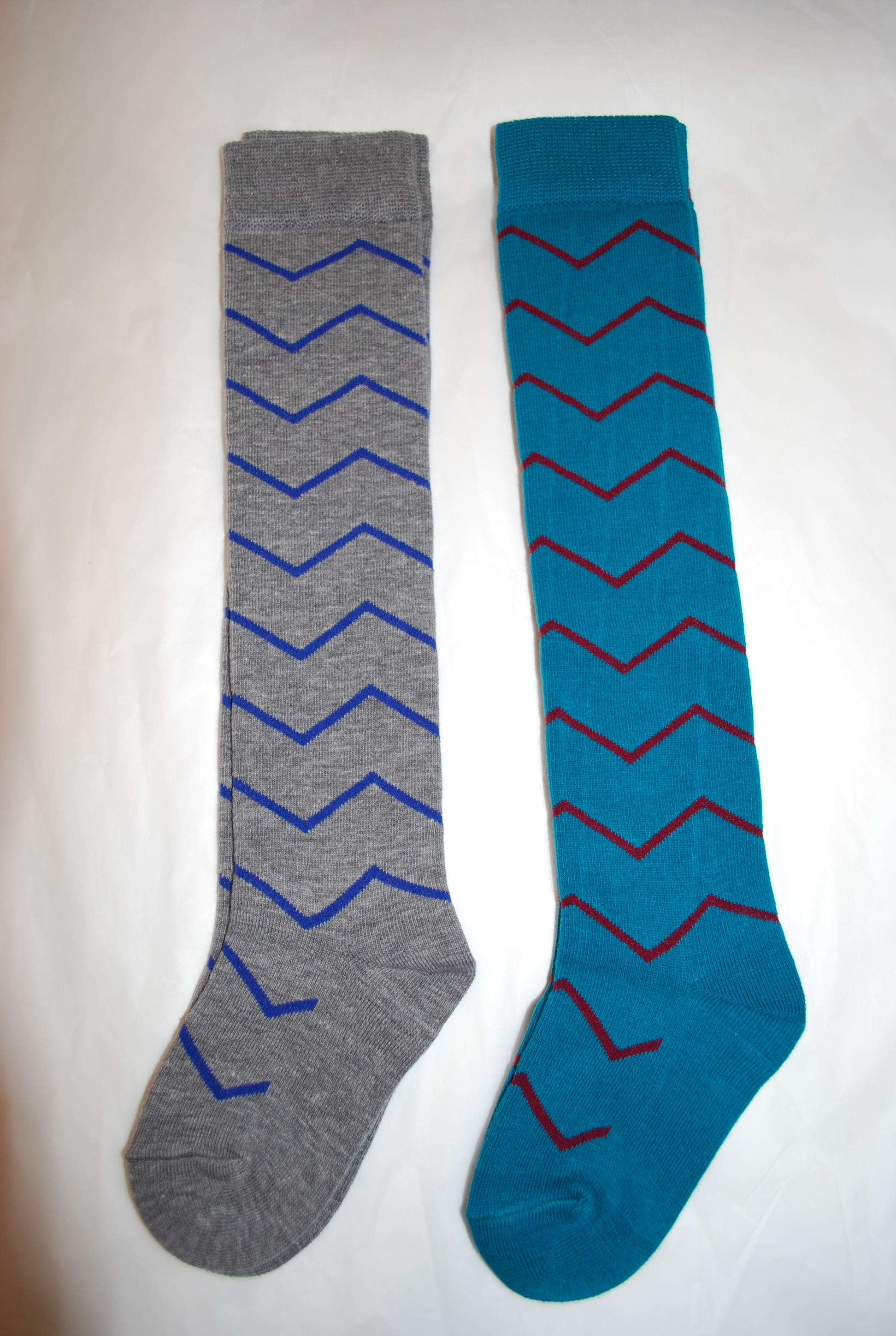 【70%OFF】akala ono ジグザグオーバーニーハイソックス（13～21センチ）