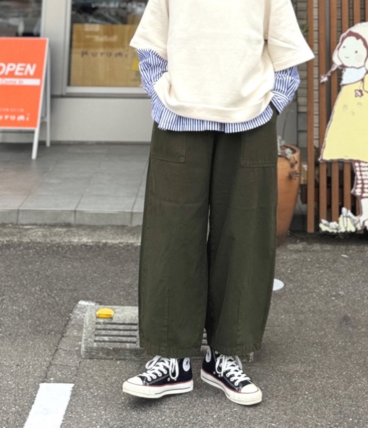 prit　バックサテン 裾ダーツ ベイカーパンツ（オリーブドラブ） P70726