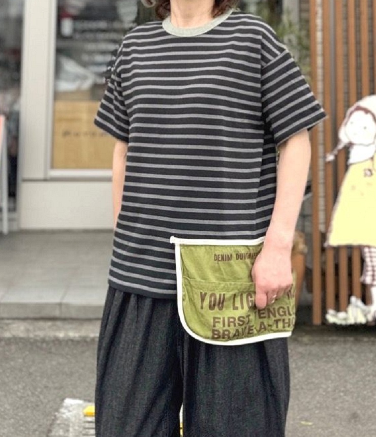 DENIM DUNGAREE　ボーダー 天竺 BARKYS  エプロン付き TEE　チャコール（レディース）  22620433