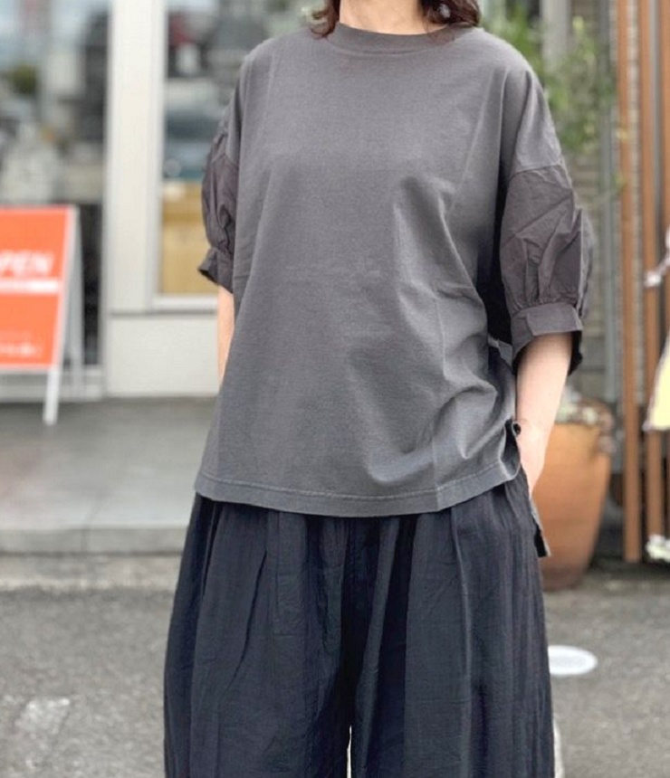 Sabbatum　30/-BD天竺 サイドスリット パフスリーブ プルオーバー（チャコール） SA-37124