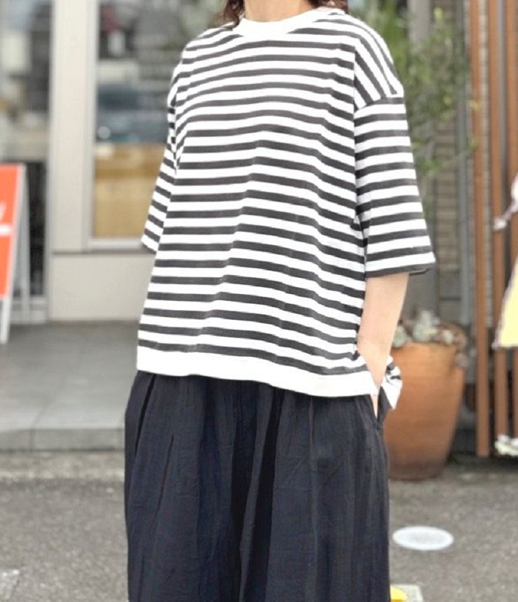 BLUE LAKE MARKET　アメリカンドライ天竺 サイドスリット ボーダー Tee（オフホワイト×チャコール） B-521038