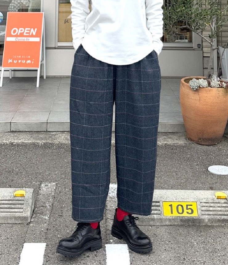 mao made　へリンボーン チェック ゆったりの テーパードパンツ（ネイビー系） 551307
