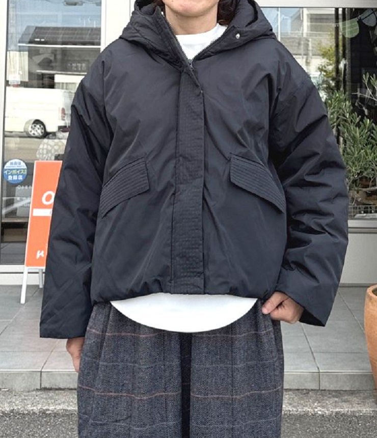 mao made　フード付き コンパクト丈 ブルゾン（ブラック） 551308