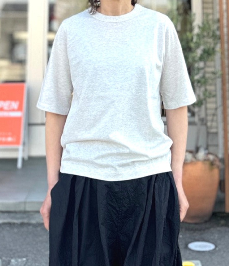ESTROISLOSE　シック天竺 ちょうどいいサイズ Tシャツ（オートミール）EC26208