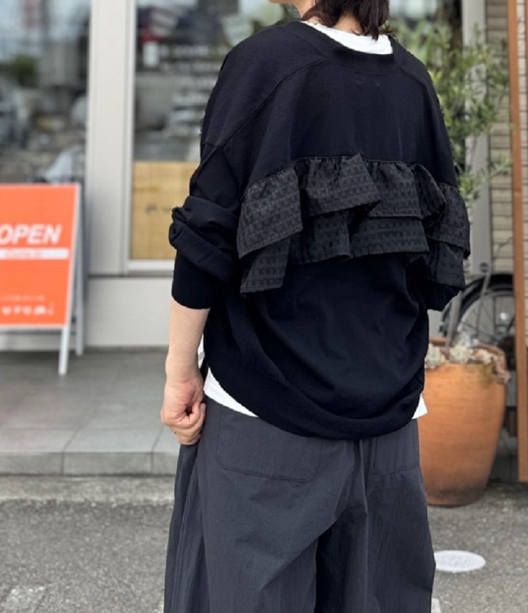 mao made　バックフリル Vネック カーディガン（ブラック）621125