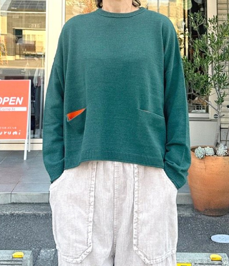 【30%OFF】mao made　チラリ配色 ポケット付き ワイド プルオーバー（グリーン/オレンジ） 551105