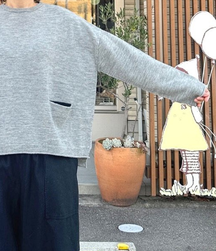 【30%OFF】mao made　チラリ配色 ポケット付き ワイド プルオーバー（TOPグレー/ブラック） 551105