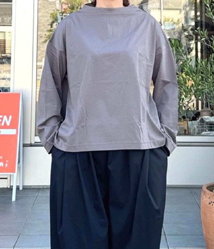 【30%OFF】mao made　首元がキレイに見える ほんのり Aライン TEE（グレー） 541202