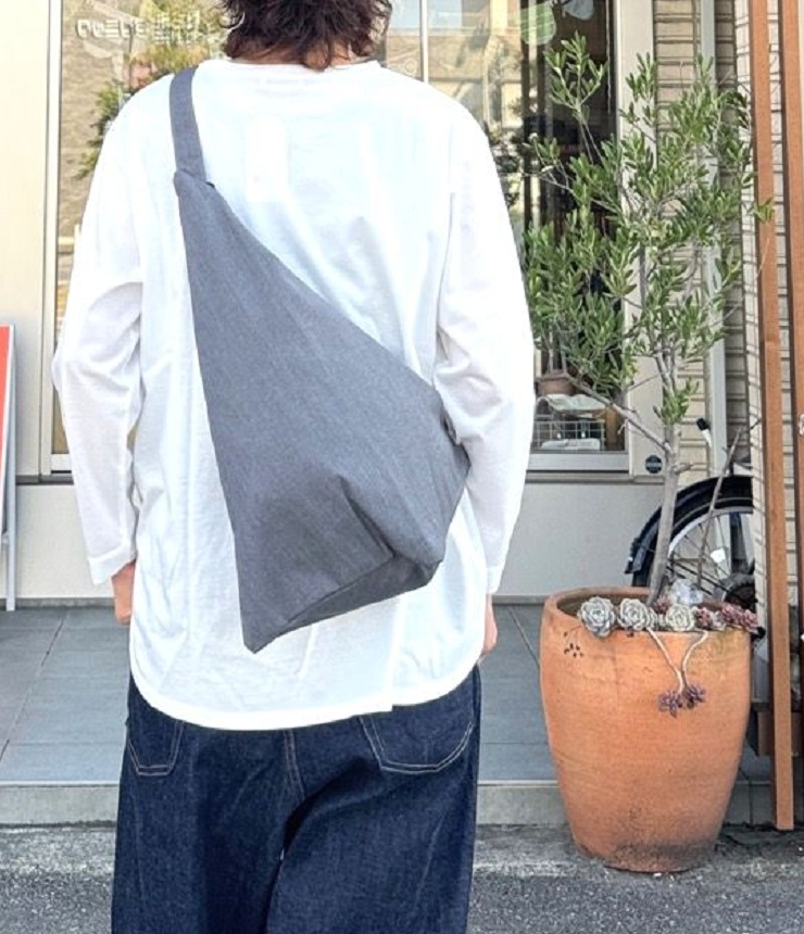 ANVOCOEUR　isosceles triangle -middle- ニトウヘンサンカクケイ -ミドル-（アッシュ） AC22210a