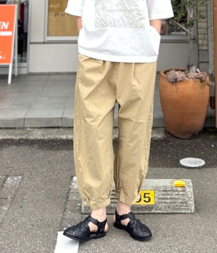 prit　50/1オーガニックコットン 強撚ダンプ 固仕上げ  裾タック バギーパンツ（ベージュ） P71610