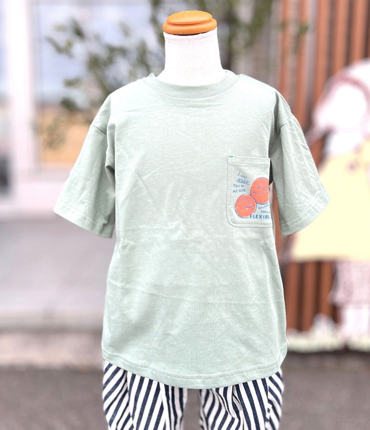 【50%OFF】OFFICIAL TEAM　スマイルロゴポケット Tシャツ　アッシュ（110センチ） #NEEDLE WORKS_OFFICIAL TEAM_NEWO