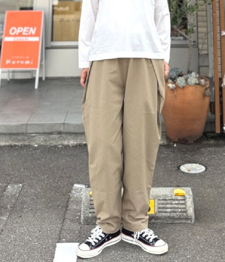 OFFICIAL TEAM　ツイル ワイド タック パンツ　モカ（アダルト） 1226150M　#NEEDLE WORKS_OFFICIAL TEAM_NEWO