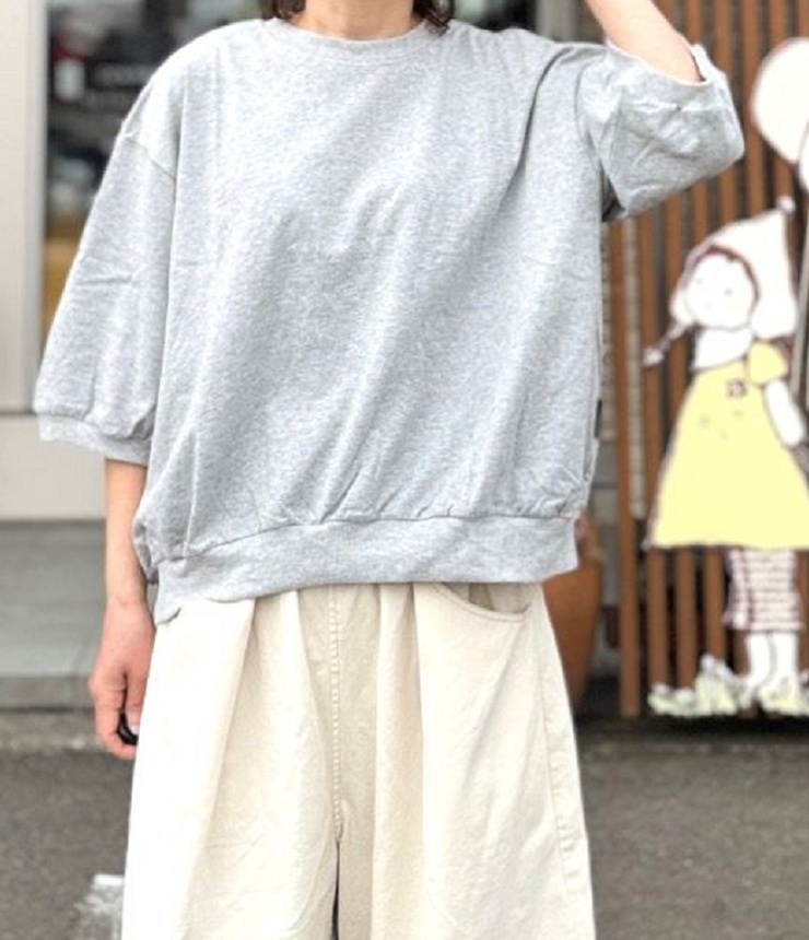 NEEDLE WORKS　袖パフ Tシャツ　トップグレー（レディース） 2126214　#NEEDLE WORKS_OFFICIAL TEAM_NEWO