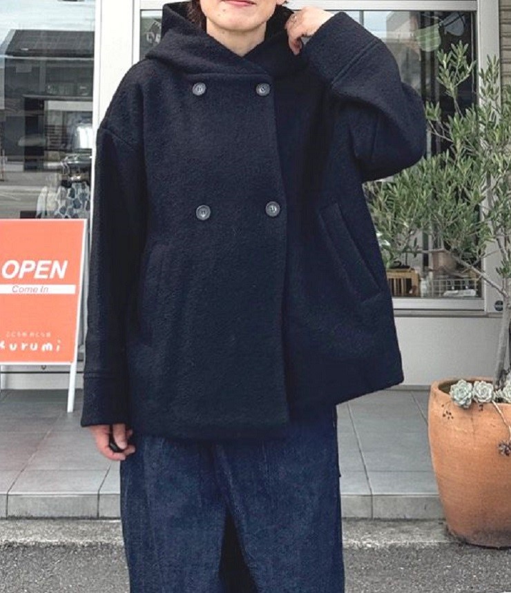 mao made　ダブルボタン ミドル丈 フーディ ジャケット（ブラック） 541127