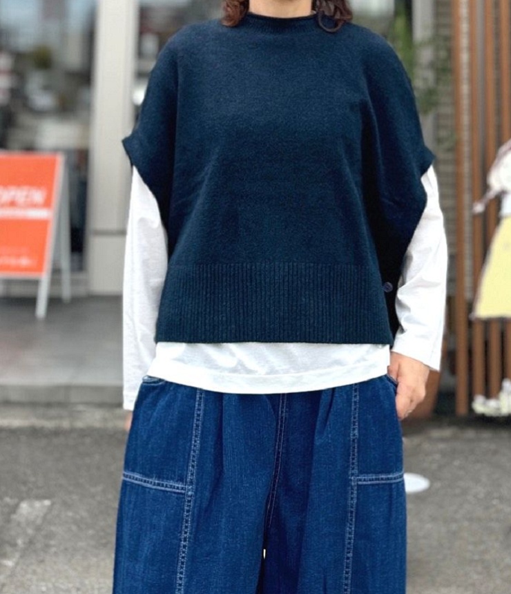 mao made　再登場!!! ゆったり着れる サイドボタン ベスト（ネイビー）641135 #洗えるニット