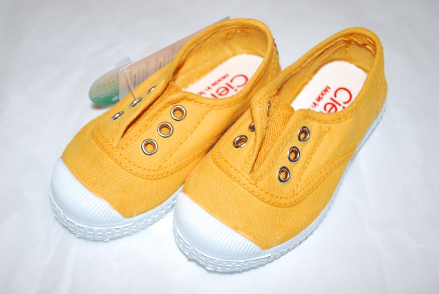 【40%OFF】CIENTA  デッキシューズ　ひもなし  Mustard マスタード（15～21センチ）