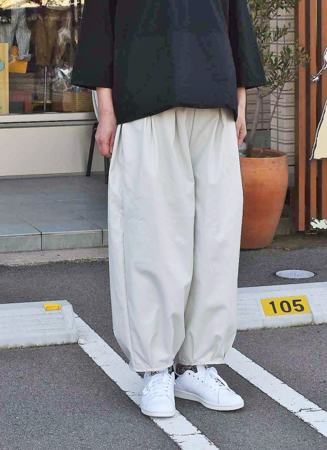 【70%OFF】DEEP BLUE　ギャバラウンドタックパンツ（アイボリー）