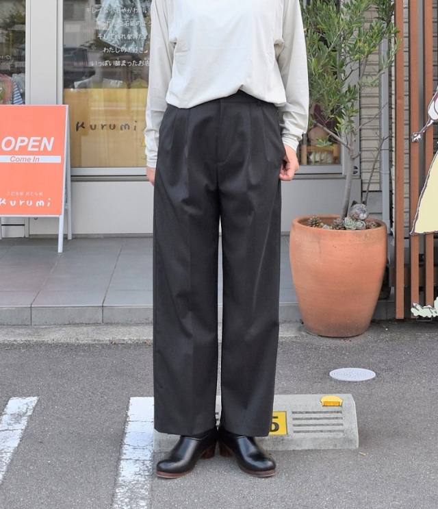 【50%OFF】dolly-sean  梳毛調ストレッチ合繊 タックパンツ（スミクロ）