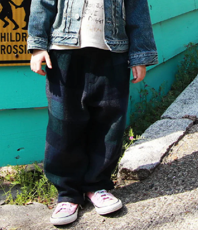 DENIM DUNGAREE 　パッチワーク 起毛 チェック パンツ　ネイビー （105～135センチ） 22580620