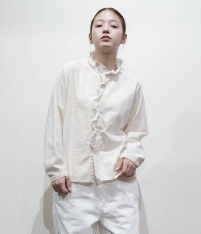 vent blanc　フリルデザイン コットンブラウス（ナチュラル）VB261459