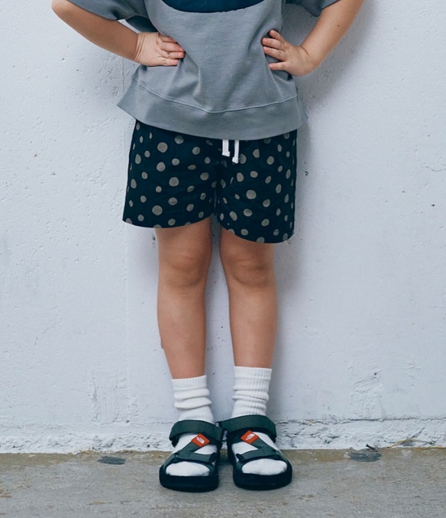 【40%OFF】６°vocaLe　ミニドットショーツ　ブラック（140センチ）