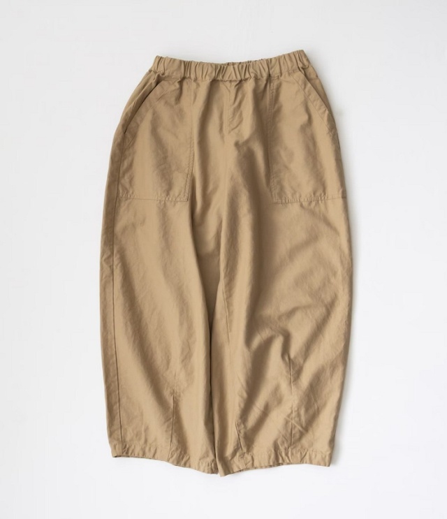 prit コットンリネンライト バックサテン 裾ダーツ ベイカーパンツ(ベージュ) P71604