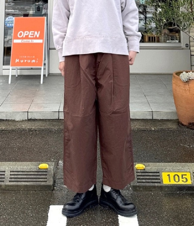 ESTROISLOSE　コンパクトギャバ パンツ（ブラウン）EB25420