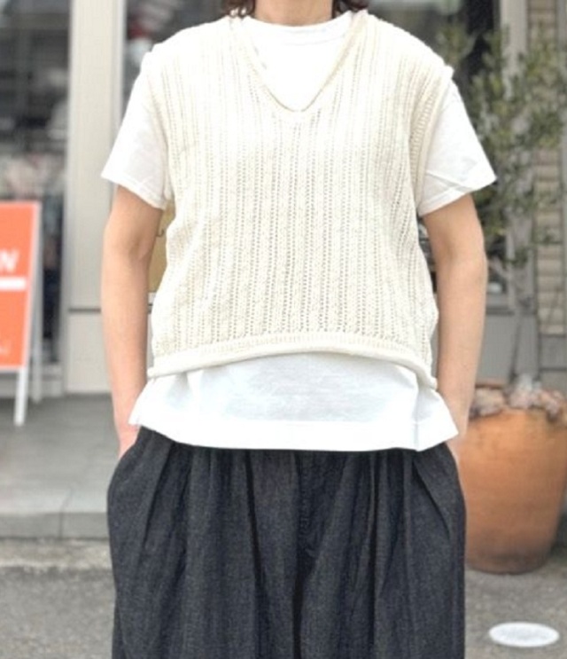 Sabbatum　透かし編み Vネック ベスト（オフホワイト） SA-37208