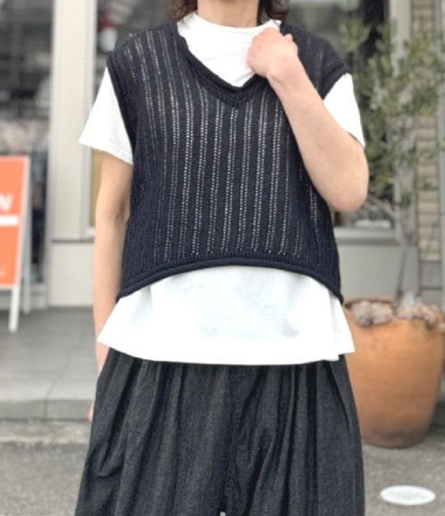 Sabbatum　透かし編み Vネック ベスト（ブラック） SA-37208