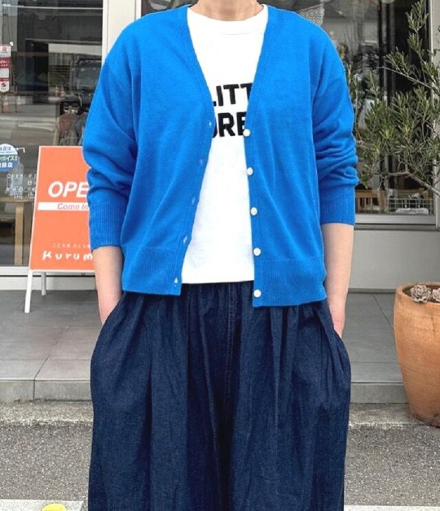 【30%OFF】mao made　新登場!!! Vネック クロップド丈 カーディガン（ブルー） 511110