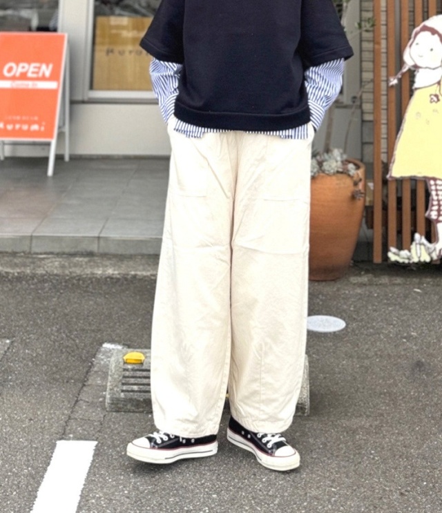 prit　バックサテン 裾ダーツ ベイカーパンツ（生成） P70726