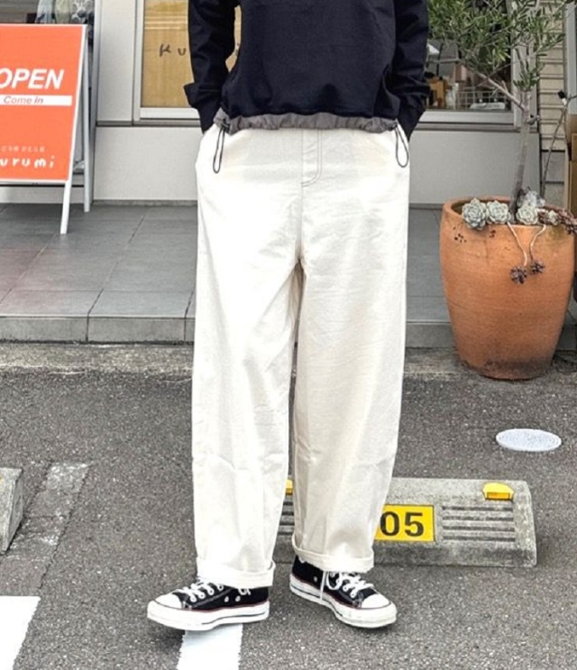 【30%OFF】BLUE LAKE MARKET　8オンスデニム 配色ステッチ カーブ デニムパンツ（アイボリー） B-518003