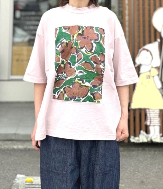prit　40/2天竺×60/1ローンラフボタニカルプリント 5分袖フレーム Tシャツ（スモークピンク） P92642