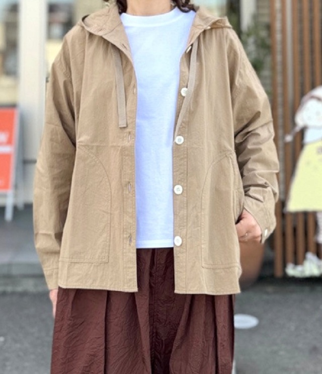 BLUE LAKE MARKET　ヴィンテージポプリン ヘムラウンド フーディ（ベージュ） B-220004
