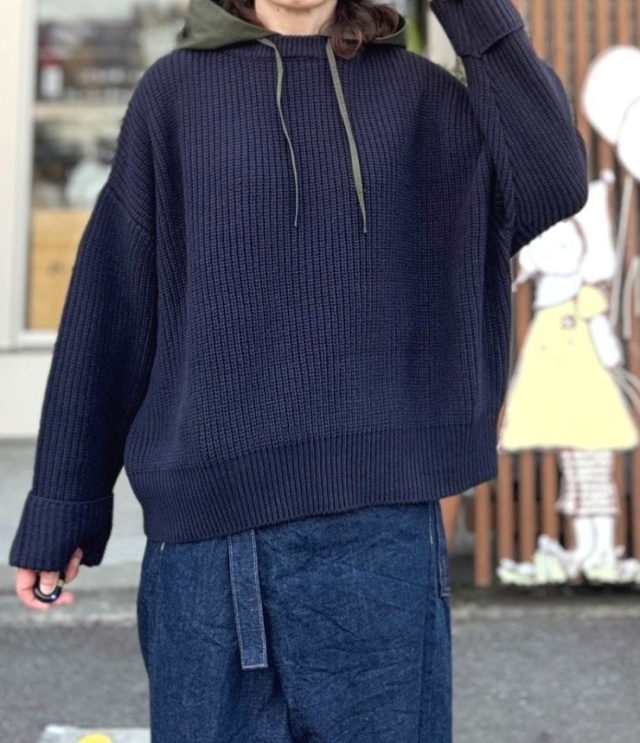 mao made 異素材フード付き ざっくり ワイド プルオーバー(ブラックネイビー×カーキ)641141 #洗えるニット