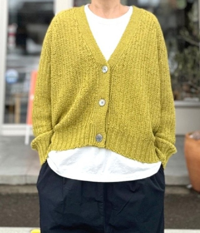 【40%OFF】mao made　コンパクトな着丈が気分です♪ Vネック カーディガン（ライム） 511126