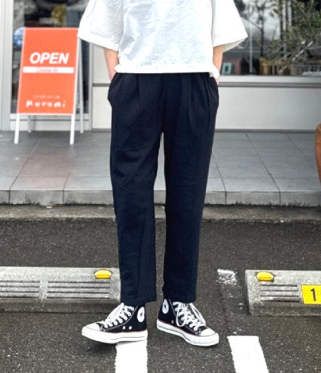 prit　綿バガス和紙天竺 タックテーパードパンツ（クロ） P91611