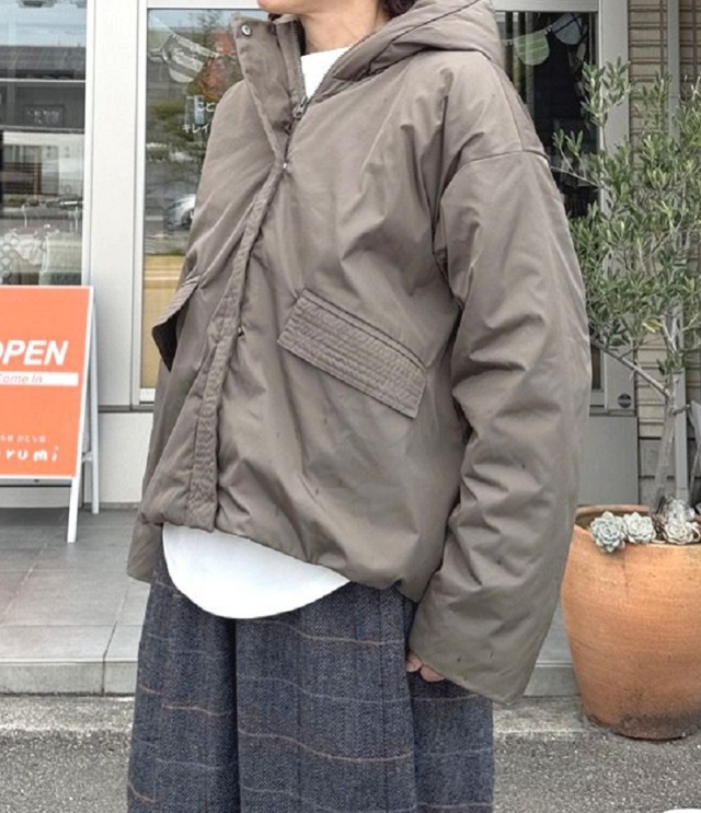 mao made　フード付き コンパクト丈 ブルゾン（カーキ） 551308