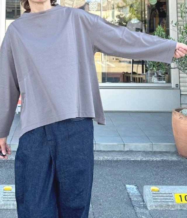 mao made　首元がキレイに見える ほんのり Aライン TEE（グレー） 541202