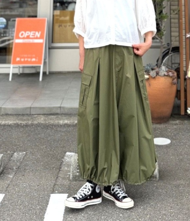 Kittle.　カーゴバルーンスカート（カーキ） K263-65115