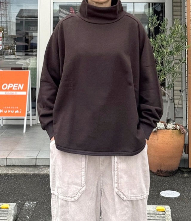 ESTROISLOSE　セントラル裏毛 オフタートル プルオーバー（ブラウン）EC21409