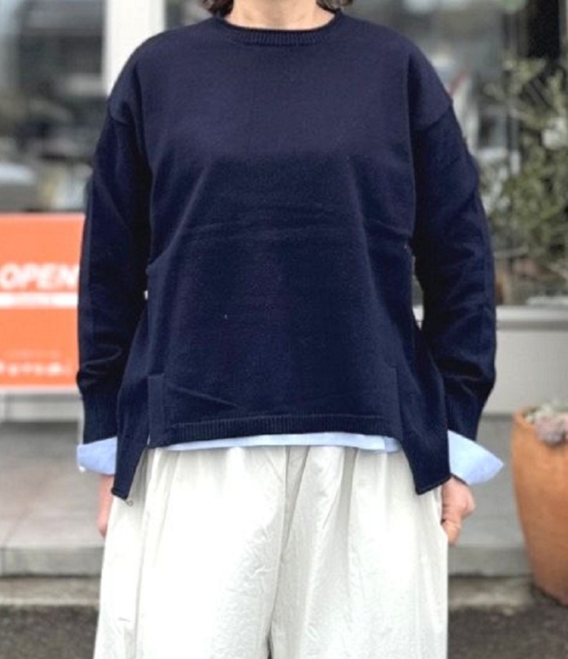 mao made シンプルニット プルオーバー+ラウンドヘム ブラウス(ブラックネイビー/ライトブルー)611142