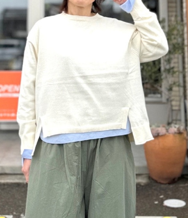 mao made　シンプルニット プルオーバー+ラウンドヘム ブラウス（オフ/ライトブルー）611142