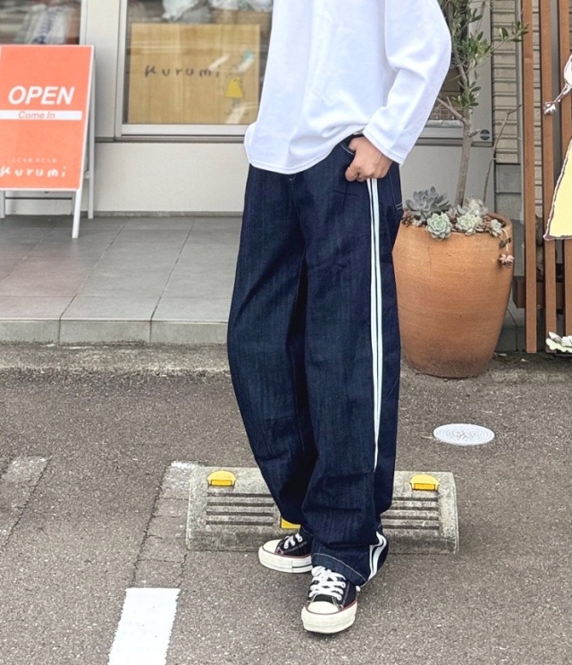 OFFICIAL TEAM　カットデニム バレルレッグ ライン パンツ　ネイビー（アダルト） 1226221M　#NEEDLE WORKS_OFFICIAL TEAM_NEWO #デイリーパンツ