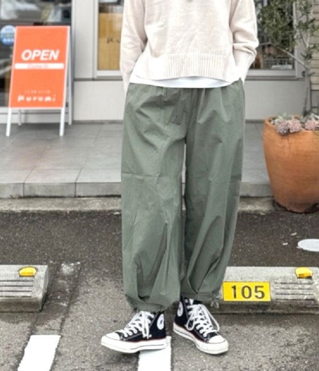 mao made　裾タック＆ドロスト ボリューミー パンツ（カーキ）611302