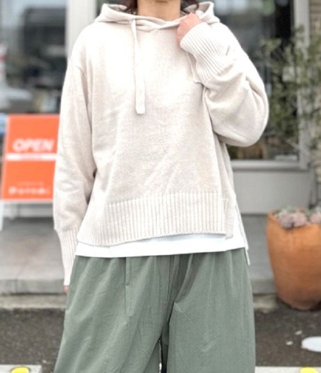 mao made　再登場！！！ 気持ち ちょい短め フード付き プルオーバー（クリーム）611105